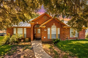 Exterior - Lovely, waterfront home - river access, large yard, lovely patio & washer/dryer (New Braunfels)