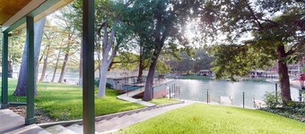 Funshine | Riverfront house in Mc Queeney with guest house, river views, grill