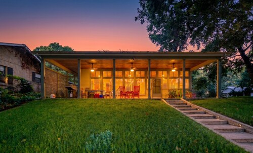 Funshine | Riverfront house in Mc Queeney with guest house, river views, grill