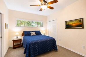 4 bedrooms, travel cot, free WiFi, bed sheets - Funshine | Riverfront house in Mc Queeney with guest house, river views, grill (McQueeney)