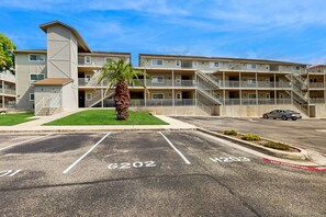 Exterior - Condo by river & Schlitterbahn with pools, hot tubs, washer/dryer, central AC (New Braunfels)