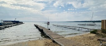 Adorable 2-bedroom cabin in Higgins Lake perfect for a getaway