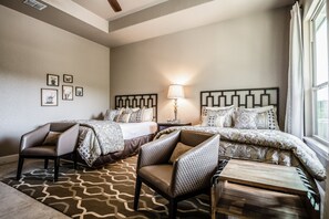 1 bedroom, free WiFi, bed sheets - Steps to Remi's Ridge & Hayes Hollow Century Oak Casita - Near Canyon Lake (Spring Branch)