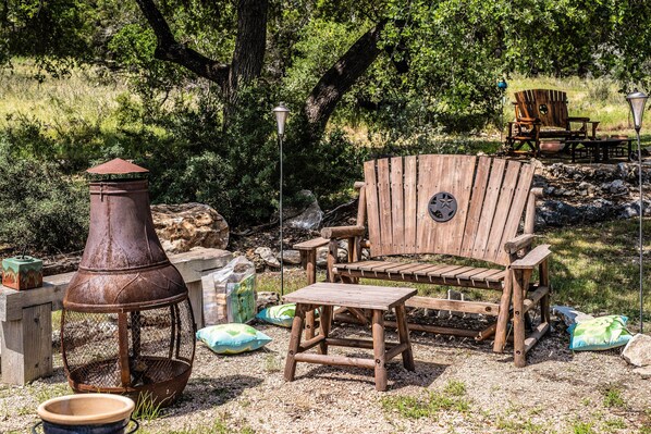 Property grounds - Steps to Remi's Ridge & Hayes Hollow Century Oak Casita - Near Canyon Lake (Spring Branch)
