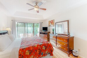 Free WiFi, bed sheets - Condo with pool, hot tub, grills, washer/dryer, central AC (New Braunfels)