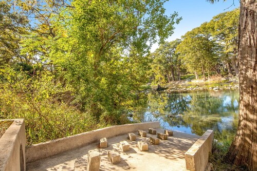 Waterfront condo with a pool, central AC, washer/dryer - snowbirds welcome