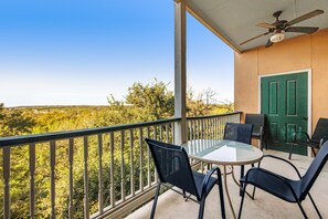 Outdoor dining - Waterfront condo with a pool, central AC, washer/dryer - snowbirds welcome (New Braunfels)