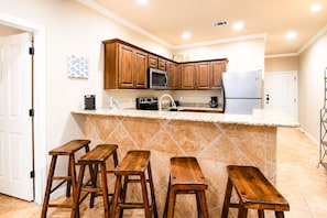 Coffee/tea maker, fridge, microwave, oven - 3BR Riverfront Condo | Balcony | Pool | W/D | Snowbirds Welcome (New Braunfels)