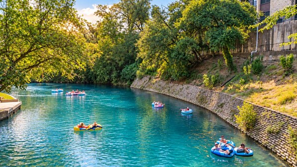 A river with people floating on inflatable tubes. - 2BR Condo W/ Pool, Hot Tub, Grills, Walk to Schlitterbahn! (New Braunfels)