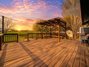 Terrace/patio - Fully updated home with deck, gorgeous views, about 30 minutes from downtown (New Braunfels)