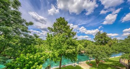 Riverfront condo with pool & hot tub, walk everywhere