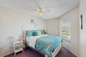 Free WiFi, bed sheets - Riverfront condo with pool & hot tub, walk everywhere (New Braunfels)