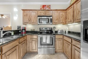 Fridge, microwave, oven, stovetop - River view condo with a pool, washer/dryer, central AC - snowbirds welcome (New Braunfels)