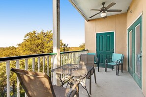 Outdoor dining - River view condo with a pool, washer/dryer, central AC - snowbirds welcome (New Braunfels)
