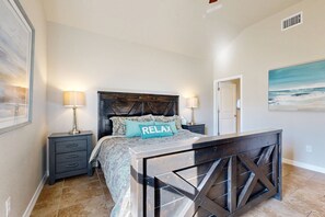 Free WiFi, bed sheets - Cozy house with spacious living space, large patio, WIFI and Hill country views (New Braunfels)