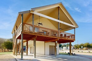 Exterior - Cozy house with spacious living space, large patio, WIFI and Hill country views (New Braunfels)