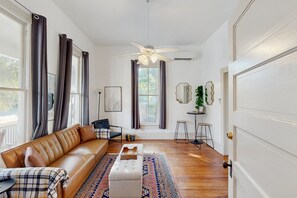 TV - Historic charmer with updated appliances, enclosed yard, & AC - near downtown (San Antonio)