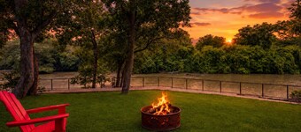 Riverfront retreat w/ wraparound deck, Movie Room, Firepit