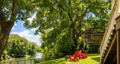 Riverfront retreat w/ wraparound deck, Movie Room, Firepit