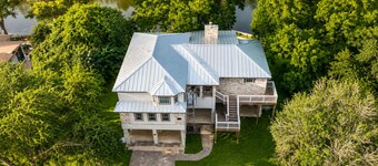 Riverfront retreat w/ wraparound deck, Movie Room, Firepit