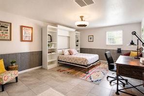 4 bedrooms, desk, free WiFi, bed sheets