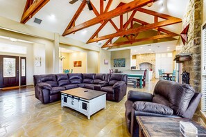 TV, DVD player, ping pong - Riverfront home on Lake Seguin with dock, kayaks, beautiful views & air hockey (Seguin)