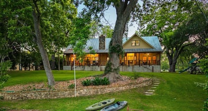 Riverfront home on Lake Seguin with dock, kayaks, beautiful views & air hockey