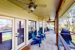 Terrace/patio - Riverfront home on Lake Seguin with dock, kayaks, beautiful views & air hockey (Seguin)