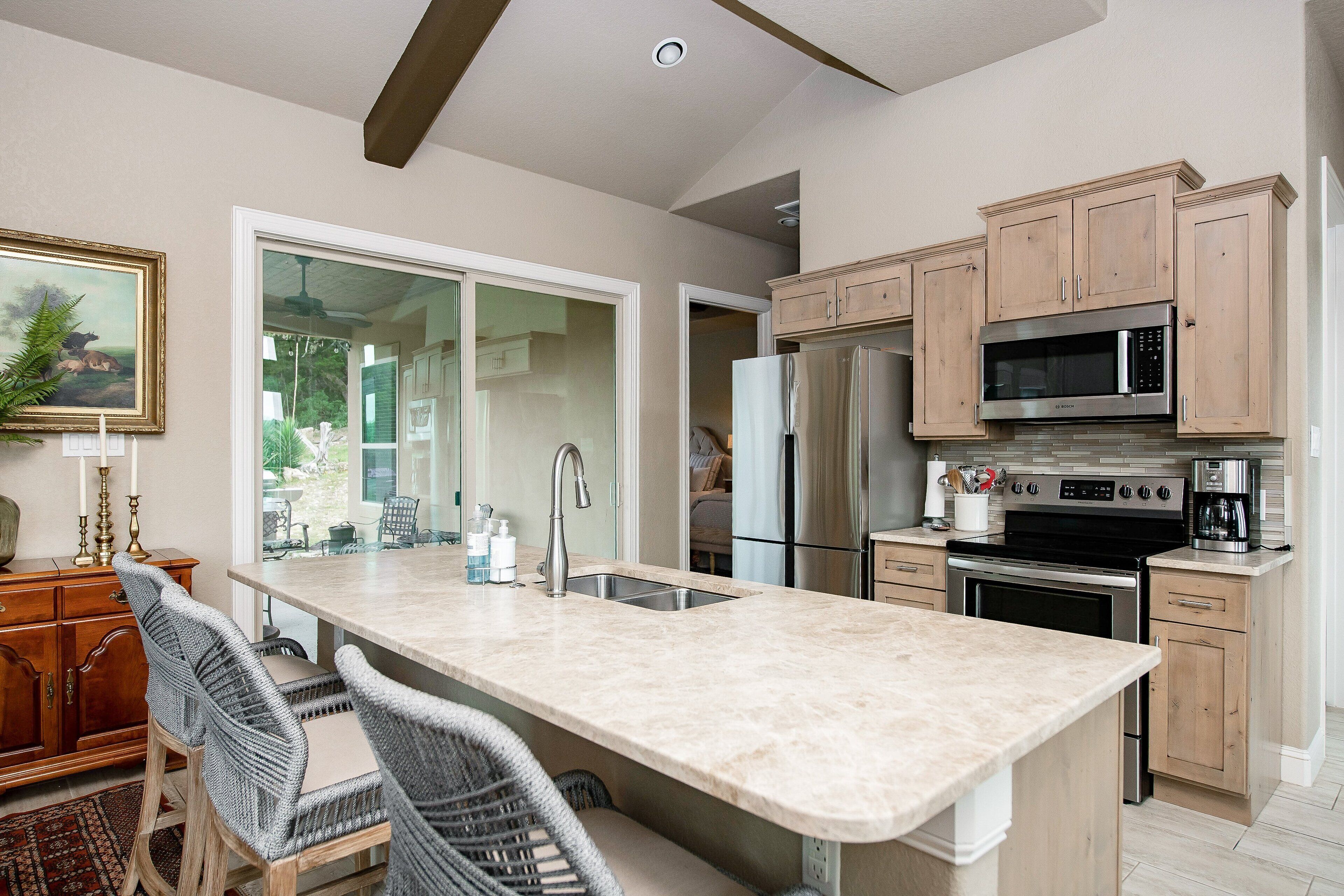 Køleskab, mikrobølgeovn, ovn, kogeplade