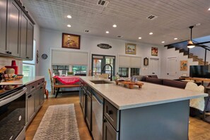 Fridge, microwave, oven, stovetop - Modern Hill Country house & rustic cabin with a private pool and hot tub (Wimberley)
