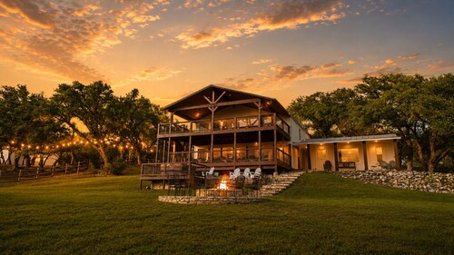 Huge Home | Hot Tub | Fire Pit | Spacious Yard
