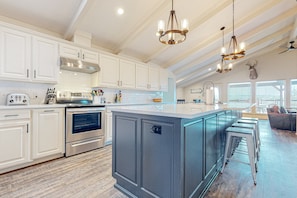 Fridge, microwave, oven, stovetop - Stunning dog-friendly home with game room, hot tub, water view, & W/D (Wimberley)