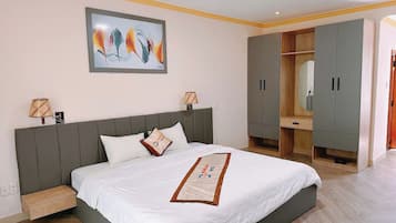 Habitación individual Deluxe | Caja de seguridad en la habitación, escritorio y cortinas blackout