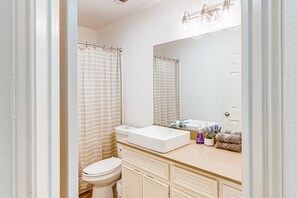 Shower, towels - Beautiful dog-friendly home with fireplace, large yard, hammock, W/D, and AC (Buda)