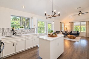 Unclassified image, 4 of 32, button - Beautiful dog-friendly home with fireplace, large yard, hammock, W/D, and AC (Buda)