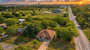 Unclassified image, 5 of 32, button - Beautiful dog-friendly home with fireplace, large yard, hammock, W/D, and AC (Buda)