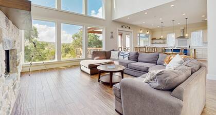 Lakeside Serenity with Private Waterfront Access on Canyon Lake