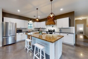 Fridge, microwave, oven, stovetop - Secluded home with firepit, gas grill, central AC, game room, W/D (Fischer)
