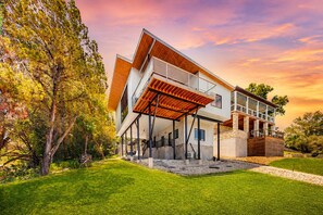 Exterior - Modern lakefront home with multi levels and gorgeous views (Canyon Lake)