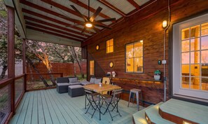 Outdoor dining - Vibrant Tiny Home with High-Speed WiFi, Full Kitchen, and Expansive Outdoor Area (Canyon Lake)