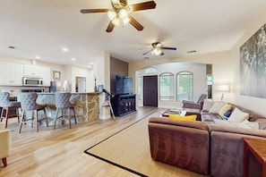 TV - Stargazers' dream home on 1.5 acres w/ telescope-near wineries-Dogs ok (Dripping Springs)