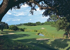 Golf - Golf-course getaway with fairway views, pool, WiFi, & central AC (New Braunfels)