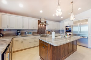 Fridge, microwave, oven, stovetop - Lakefront home with hot tub, dock, kayaks, central AC, & great lake views (McQueeney)