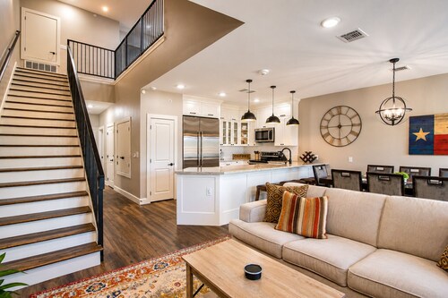 2-story Penthouse Condo | Close 2 Downtown Gruene