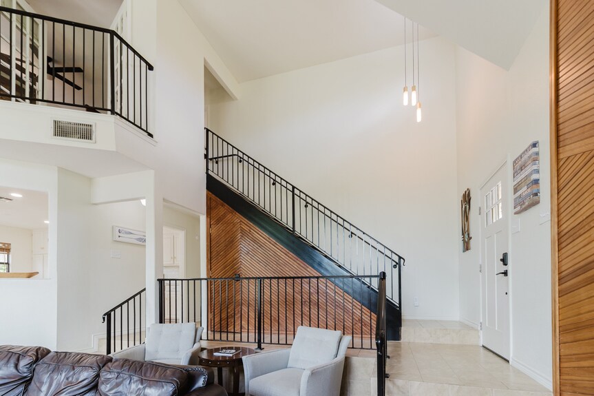 Idyllic Waterfront Getaway With Private Hot Tub & Deck Views - Near Golf - New Braunfels, TX