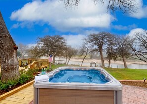 Bañera de hidromasaje al aire libre
