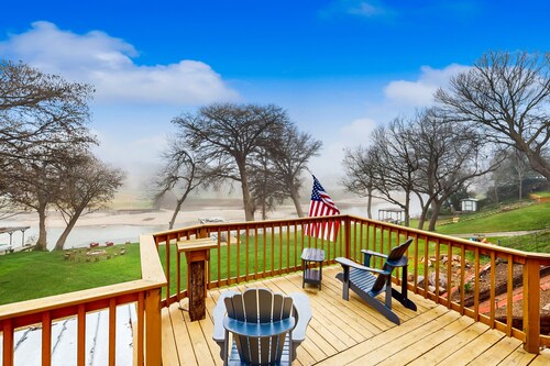Idyllic waterfront getaway with private hot tub & deck views - near golf