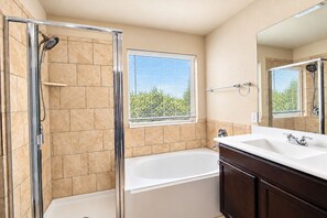 Bathroom - Spacious home with private yard, patio, grill, AC, & private W/D (San Antonio)