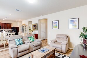 TV, fireplace - Spacious home with private yard, patio, grill, AC, & private W/D (San Antonio)