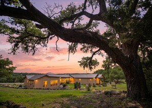 Exterior - Walk to Remi's Ridge & Hayes Hollow Century Oak Casita - Near Canyon Lake (Spring Branch)